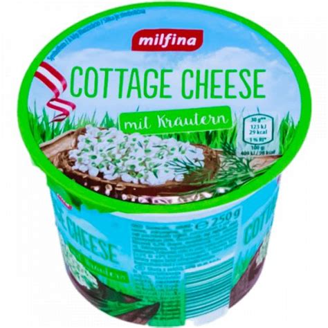 Fűszeres cottage cheese paradicsomba töltve