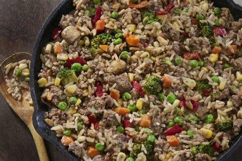 Darált hús és zöldségek serpenyőben