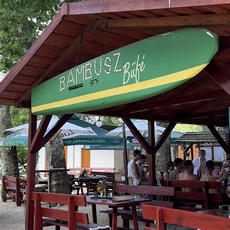 Orfűi Kajakos Büfé panorámája naplementében