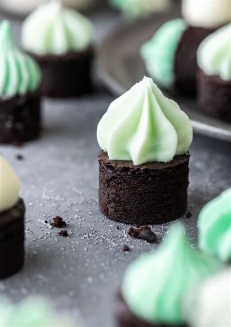 Ínycsiklandó desszertek, mint például Brownie bites