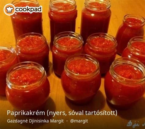 Különböző befőttesüvegek tartósított paprikával