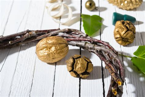 Piros dió a karácsonyi asztalon