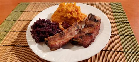 Köretek az oldalas mellé: coleslaw, sült krumpli és grillezett kukorica