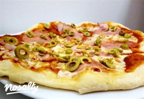 Nápolyi pizza kemencében sütve