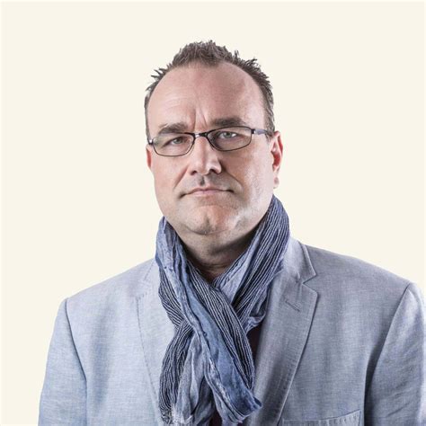 Modern bálázógép rendfelszedő egységének részlete