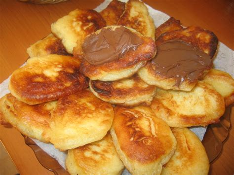 kőttes palacsinta rétegezése mákkal