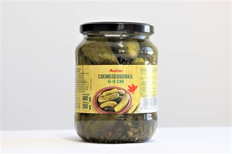 Kész csemegeuborka a kamrapolcon