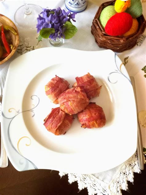 Darált hús golyók baconbe tekerve