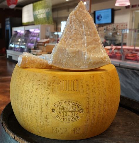 Parmigiano Reggiano sajtkerék