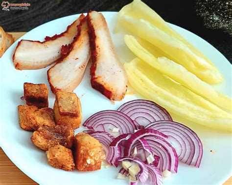 Szalonna zsírjában piruló hagyma