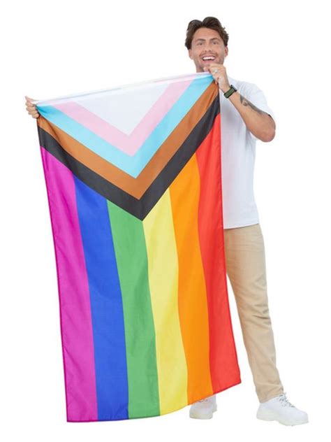 Szivárványszínű zászló a Pride felvonuláson