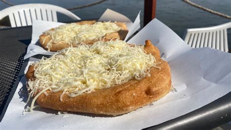 Lángos modern köntösben