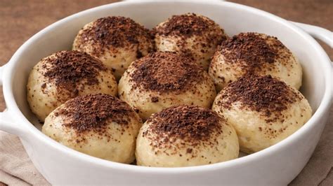 nyers tésztagolyók Nutellával töltve