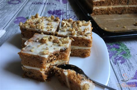 Répatorta szelet mascarpone krémmel és dióval