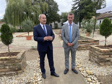 Resti Vendéglő Devecser bejárat