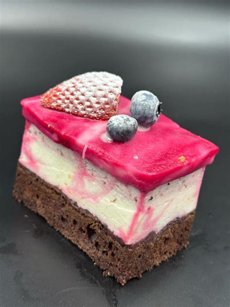 Kész joghurt szelet, felszeletelve, gyümölcsökkel