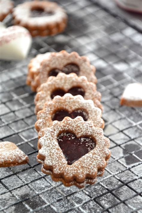 mini linzer torta tálalva