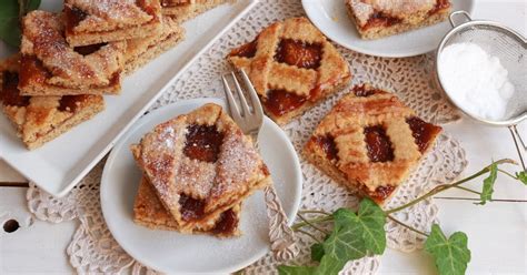 linzer szeletek lekvárral és dióval