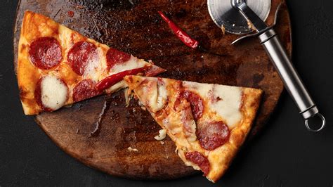 Pizzaszeletek különböző feltétekkel