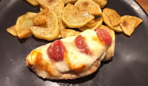 Frissen sült paradicsomos paprikás omlett sajttal és petrezselyemmel