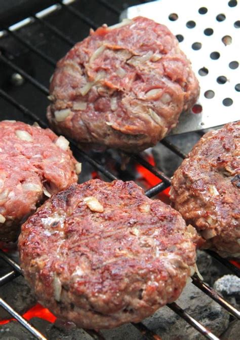 Hamburgerhús sütése grillen