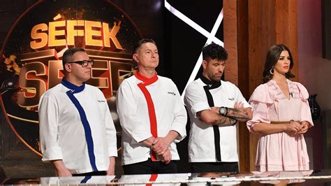 Séfek közös standnál a konyhában