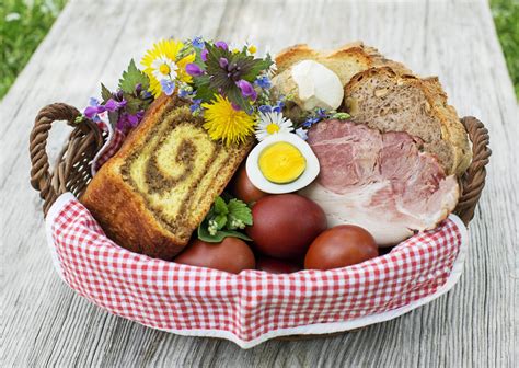 komatál finomságokkal