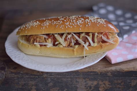 Hot-dog házi kifliben