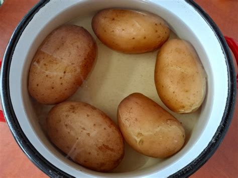 Krumpli főzés közben