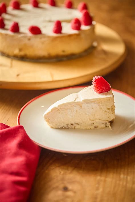 Málnával díszített New York sajttorta