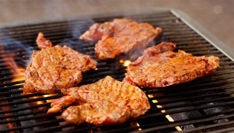 Flekkenszeletek grillezés közben