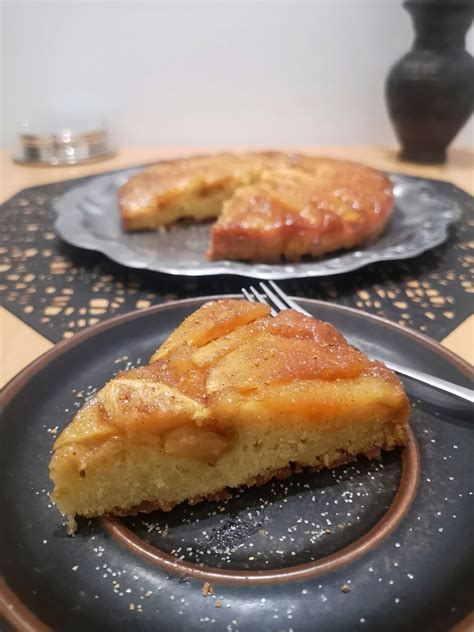 Fordított ananásztorta friss ananásszal