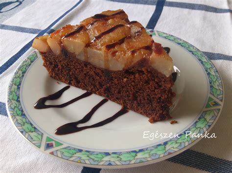 Fordított körtetorta szeletekkel