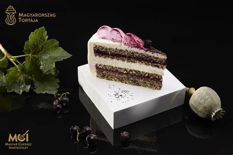 Mákvirág torta szeletben
