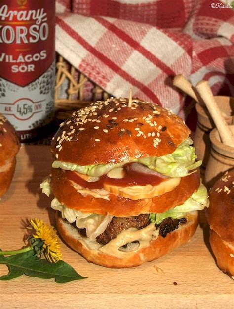 Kész hamburger zsemlék szezámmaggal megszórva