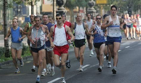 Maratoni futó összeesik