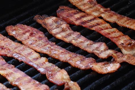 Grill bacon szószpalack grafikája