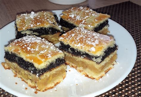 rétegezett almás-mákos sütemény a sütőben