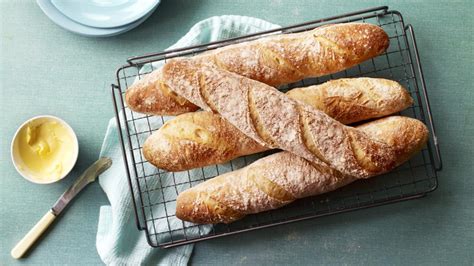 Frissen sült Paul Hollywood baguette