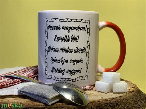 Varázsbögre működése illusztráció a hőmérsékletváltozás hatására megjelenő mintával