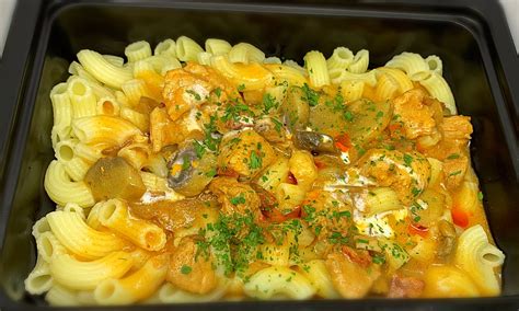 frissen tartó fóliába csomagolt tészta hűtőben