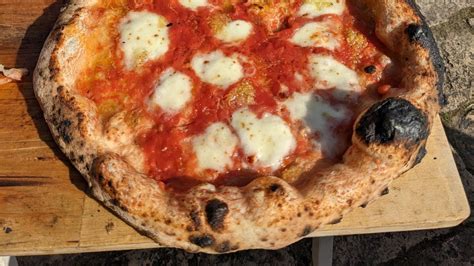 Pizzasütés kemencében
