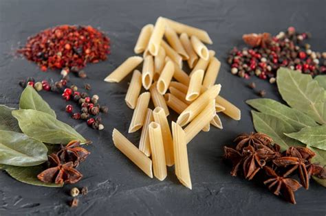 Összetevők: fűszerek és hús, stilizált ábrázolása