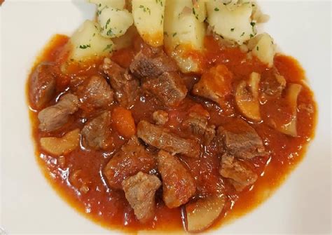 Bográcsban főtt vaddisznópörkölt