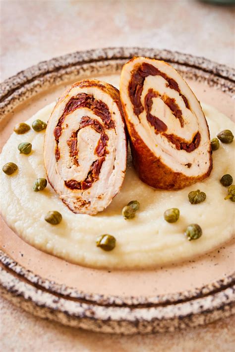 Aszalt paradicsomos csirketekercs szeletelve zellerpürével