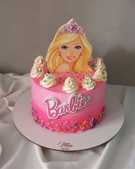 Barbie pillangó torta látványrajz