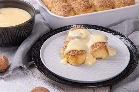 Aranygaluska tálalva vaníliasodóval