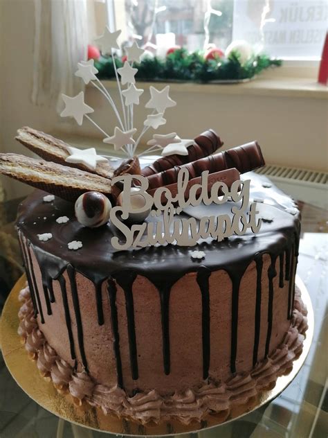 Csupa csoki emeletes torta szelettel
