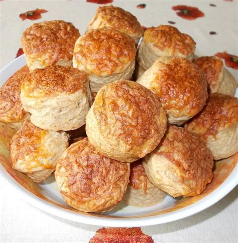 Pogácsa tészta dagasztás közben