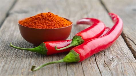 Magyar fűszerek: paprika, kömény, majoranna